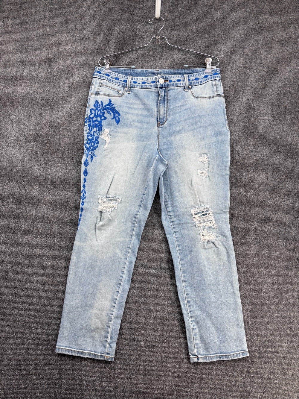 Chicos Platinum Crop High Rise Distressed Embroidered Jeans Women’s 8